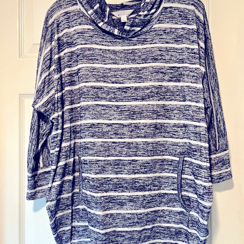 Market Spruce - Navy and White casual top Size L